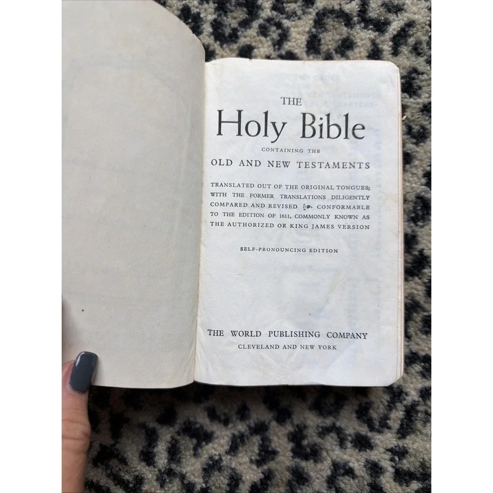 1950s Holy Bible KJV Self Pronouncing World Publishing Co Pocket Bible & Box VTG